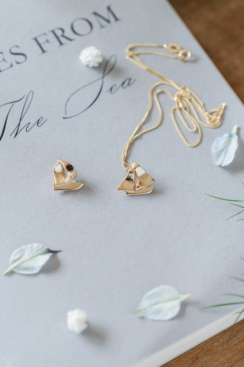 9ct Gold Sailing Boats