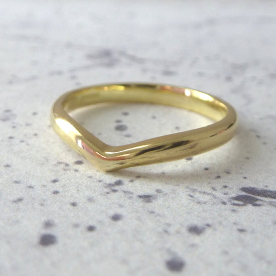 2mm 18ct yellow gold wishbone wedding ring