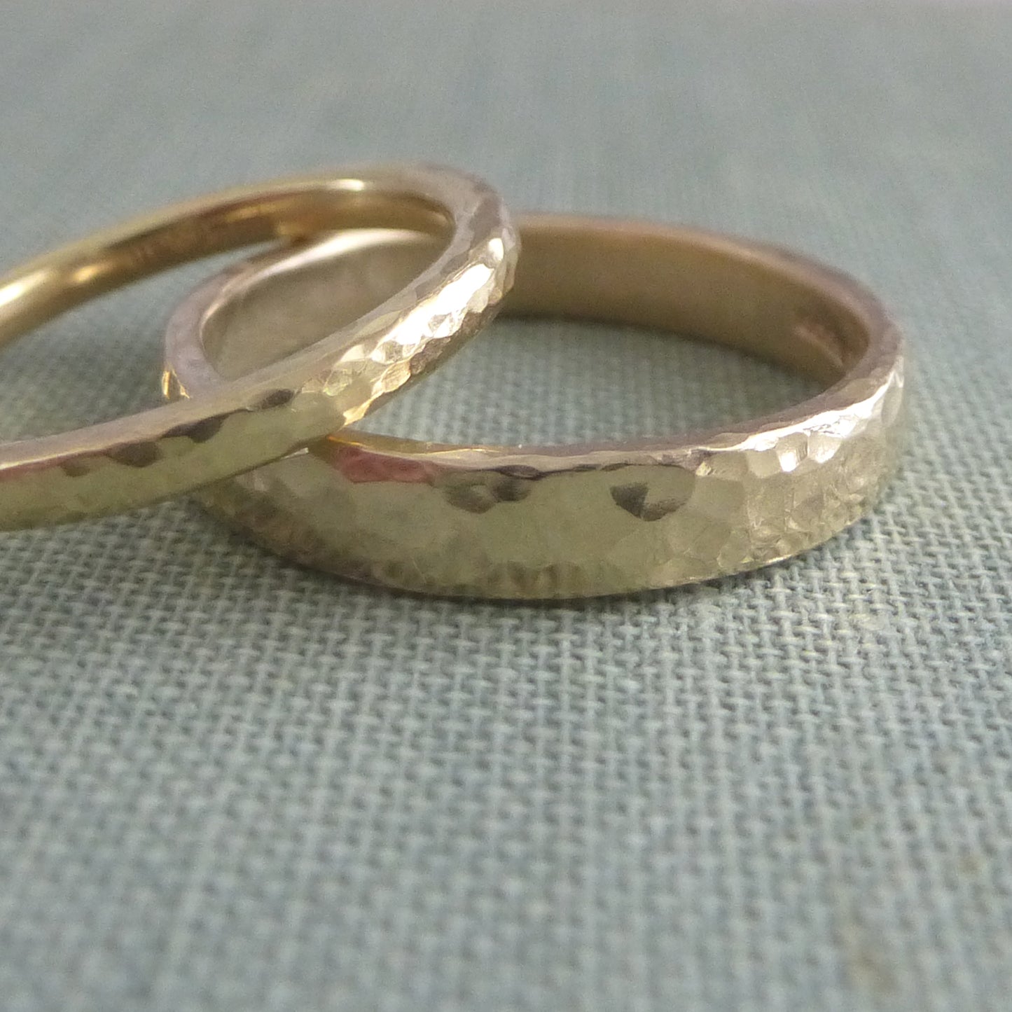 9ct Gold Ring - 9ct yellow - 4mm - Hammered or Smooth