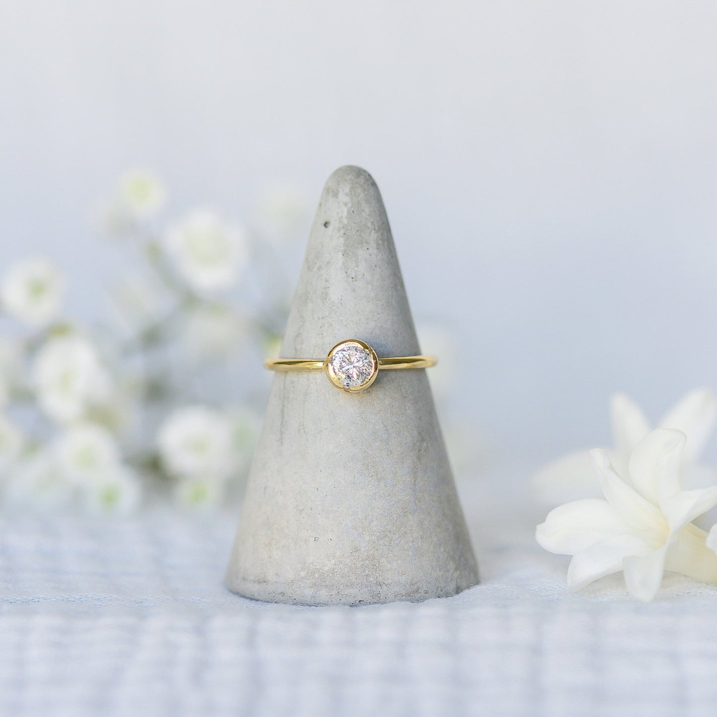 Diamond solitaire ring in 18ct yellow gold