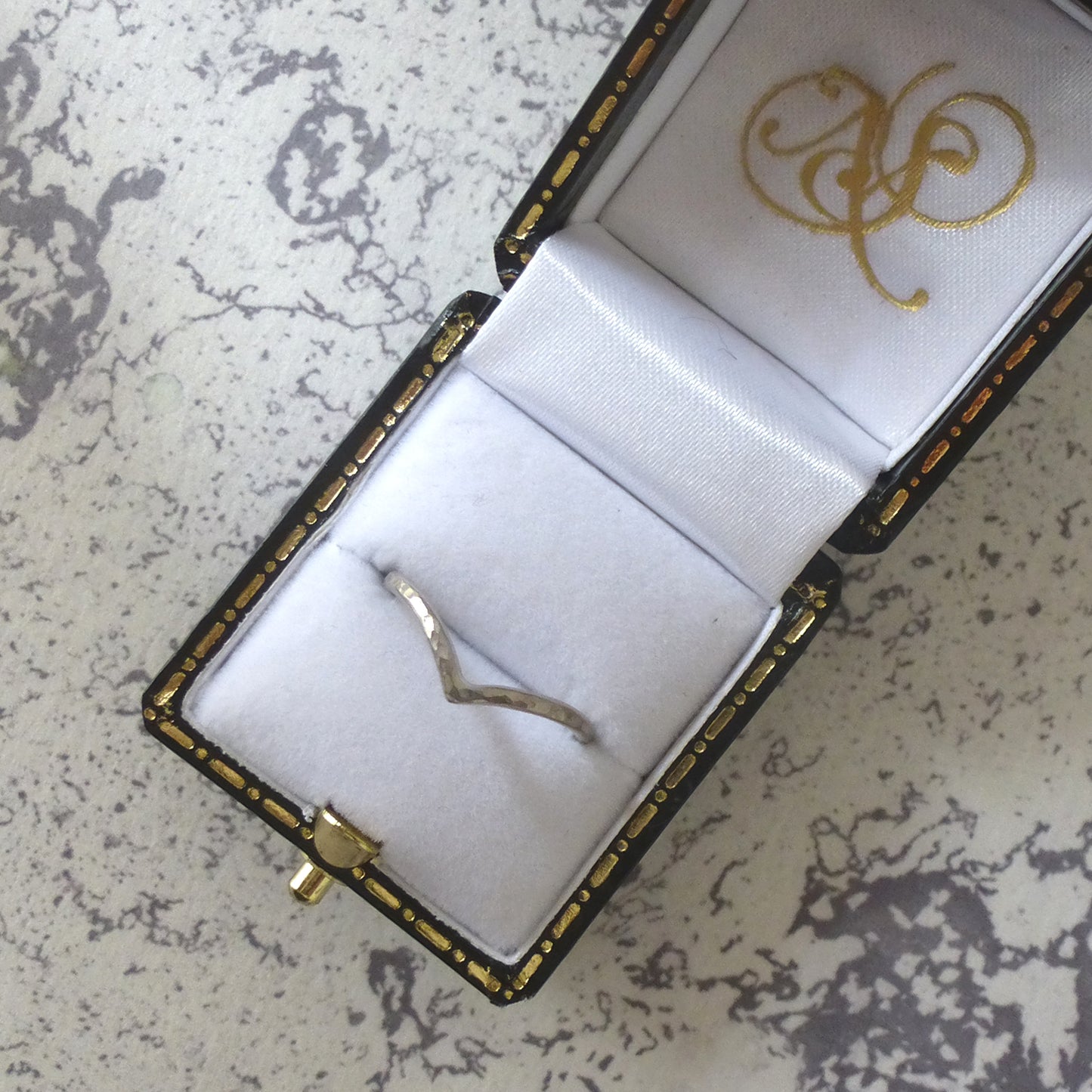Wishbone Ring - 1.5mm - 18ct White Gold