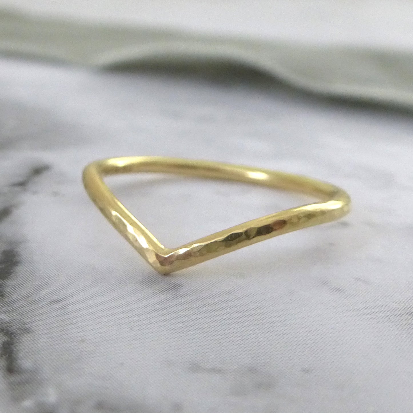 Holly Wishbone 18ct Gold - 1.5mm - Yellow Gold