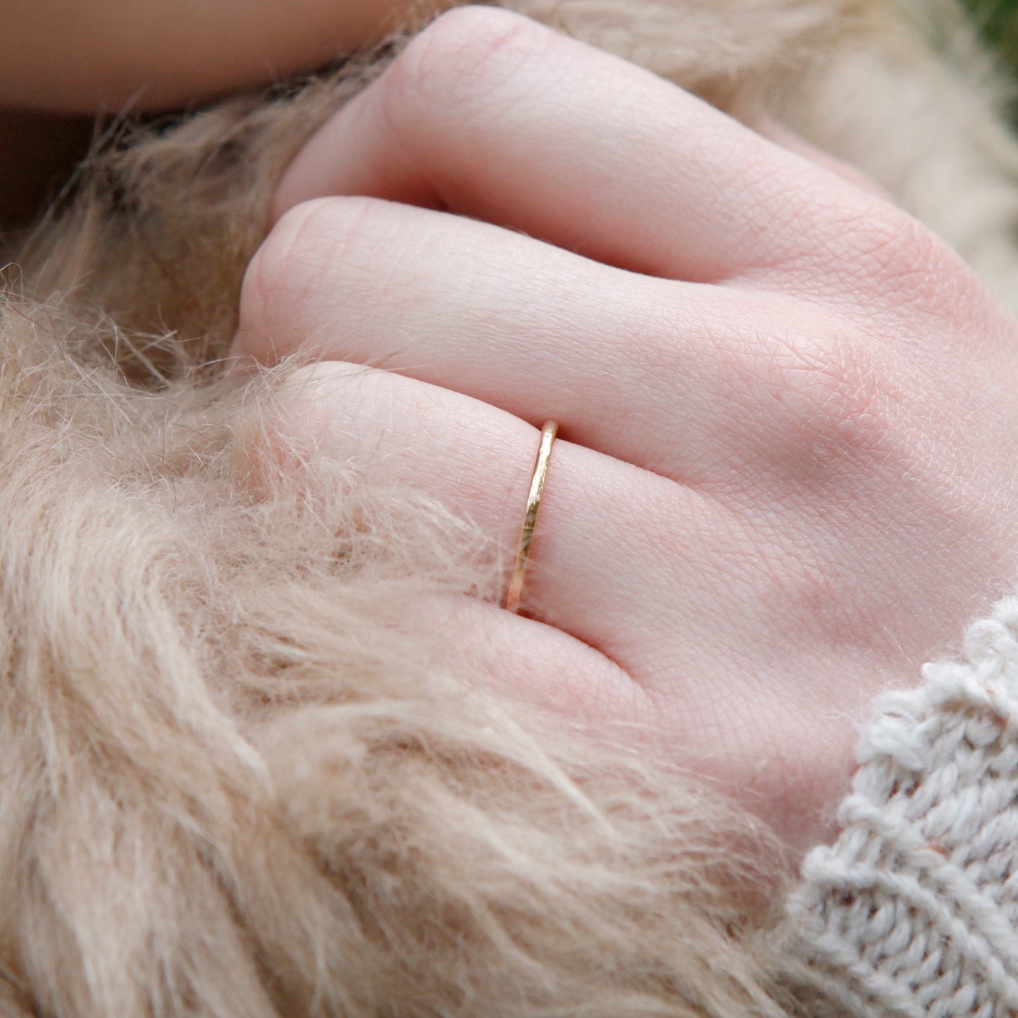 Elegant Band Ring in 9ct Gold - 1.5mm - rose - Hammered or Smooth