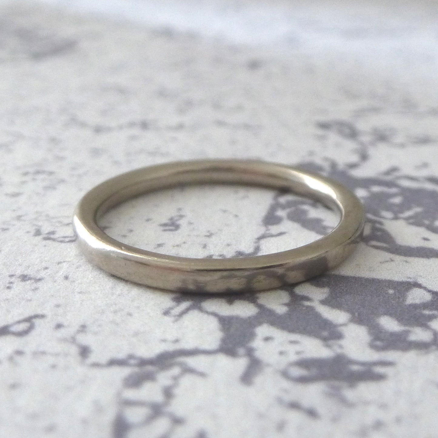 18ct White Gold Ring - 2mm - Hammered or Smooth