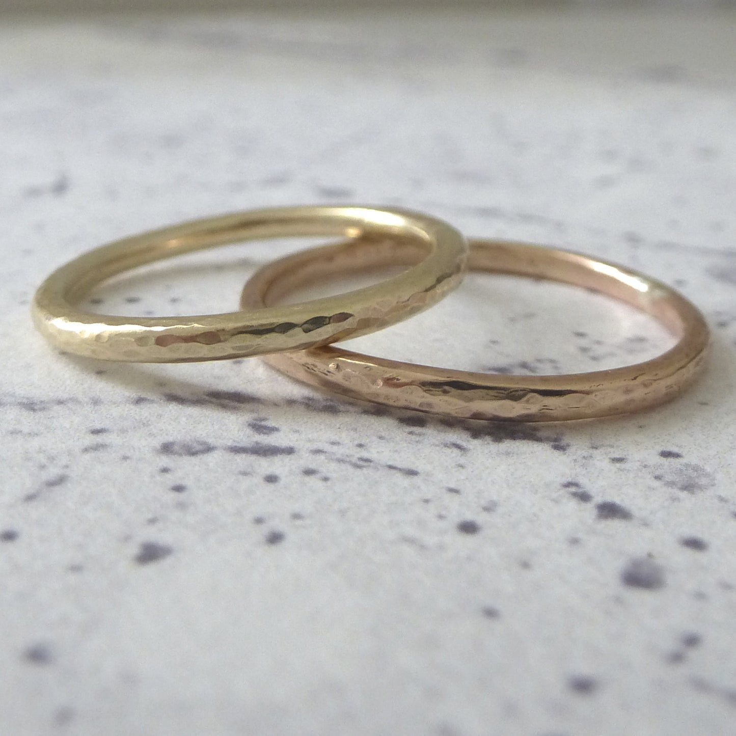 Elegant Band Ring in 9ct Gold - 2mm - yellow - Hammered or Smooth