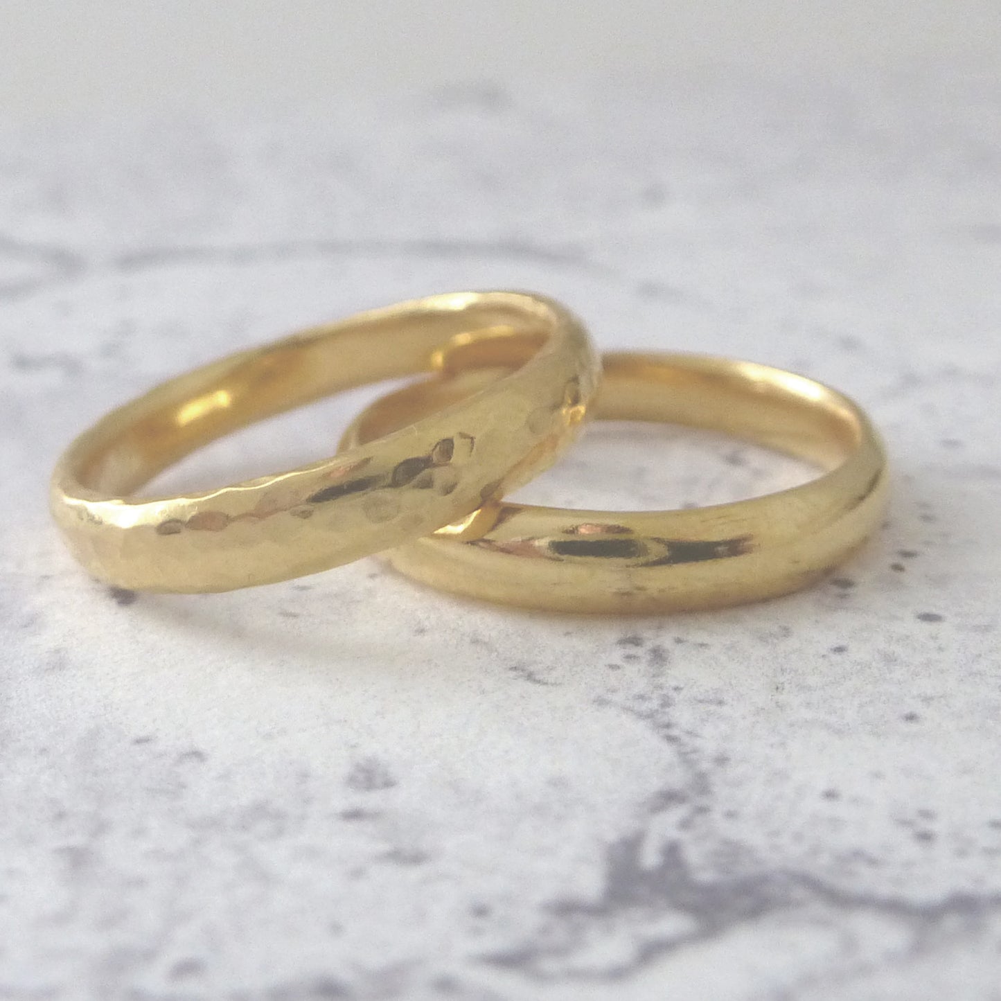 Slim Band Ring in 18ct Yellow Gold - 3mm - Hammered or Smooth