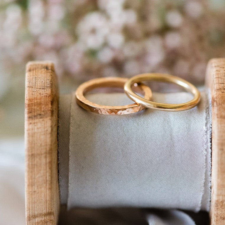 Two 9ct gold rings, 2mm wide one square one halo