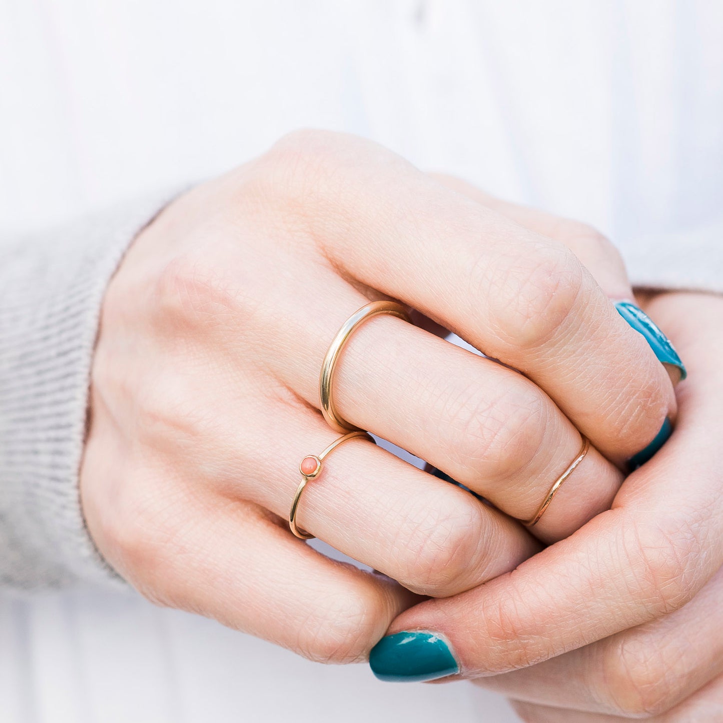 Elegant Band Ring in 9ct Gold - 2mm - white - Hammered or Smooth