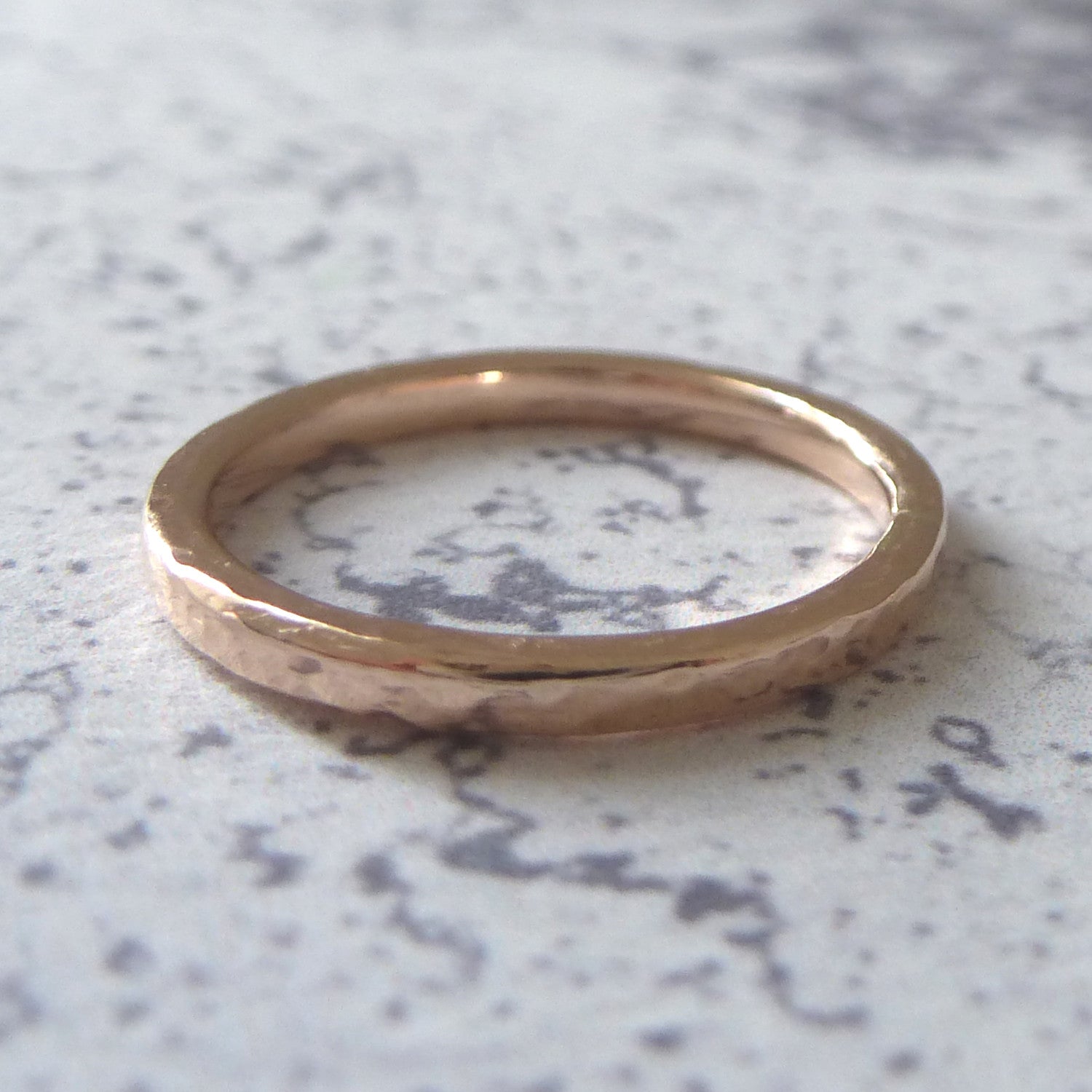 Elegant Band Ring in 9ct Gold 2mm rose Hammered or Smooth