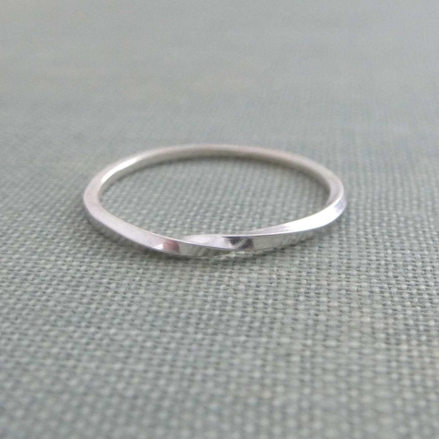 Skinny twist band ring - Sterling silver