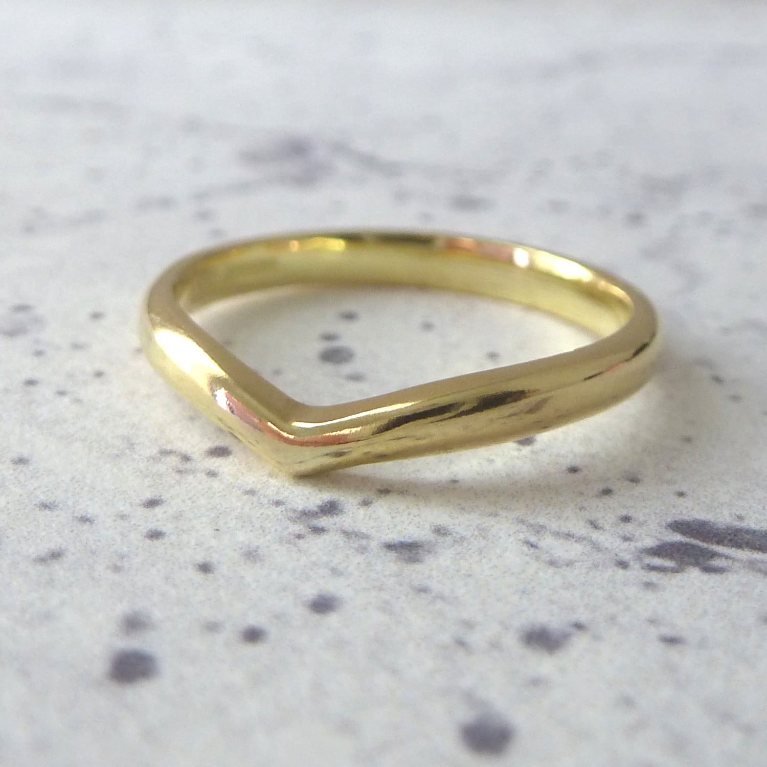 2mm 18ct yellow gold wishbone wedding ring