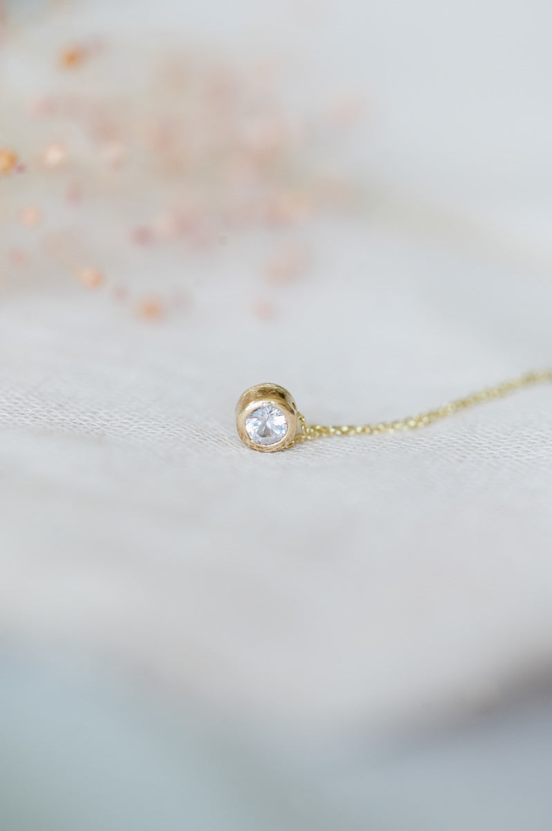 White sapphire solitaire necklace in 9ct yellow gold