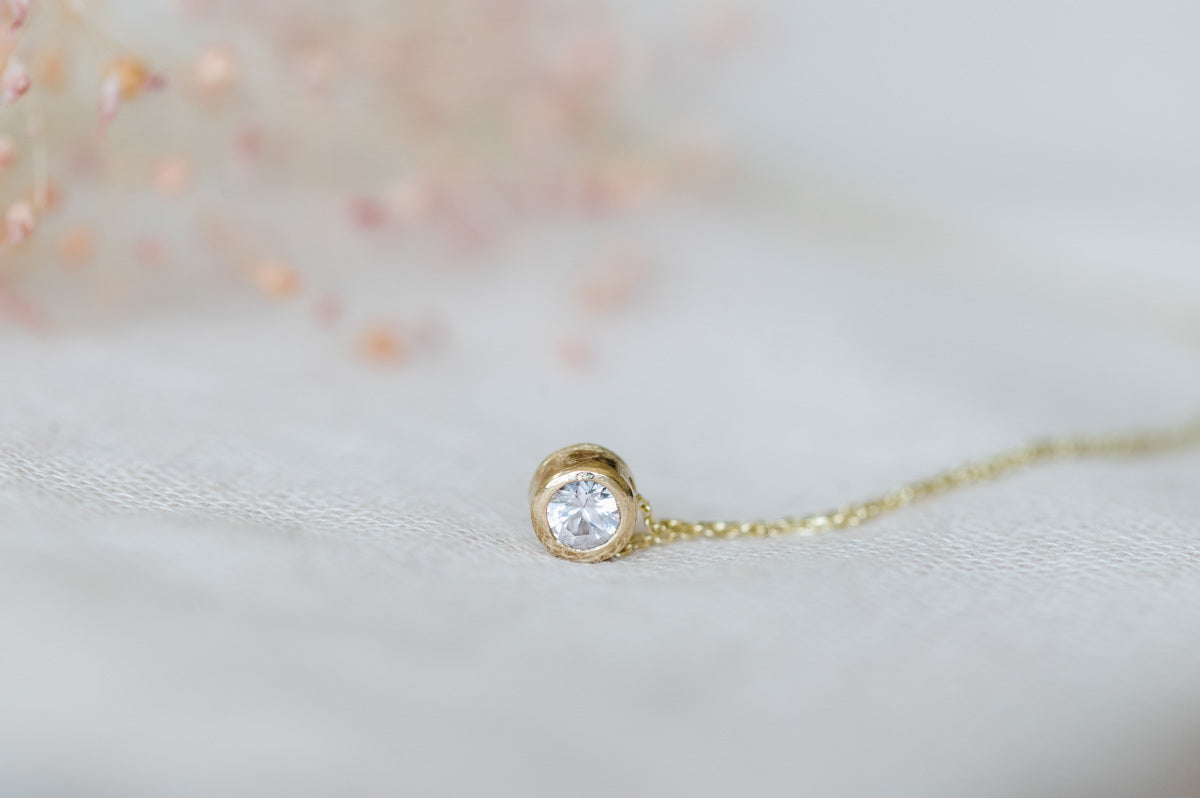 White sapphire solitaire necklace in 9ct yellow gold