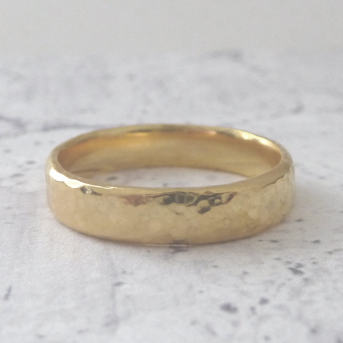 Slim Band Ring in 18ct Yellow Gold - 5mm - Hammered or Smooth