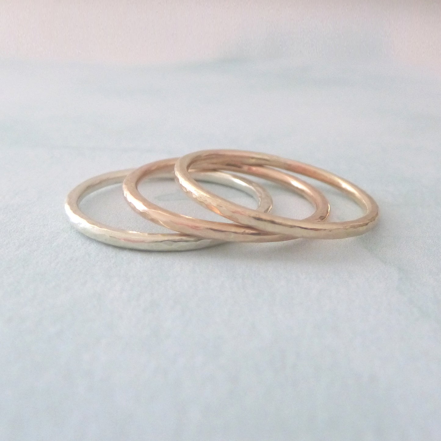 Elegant Band Ring in 9ct Gold - 1.2mm - yellow - Hammered or Smooth