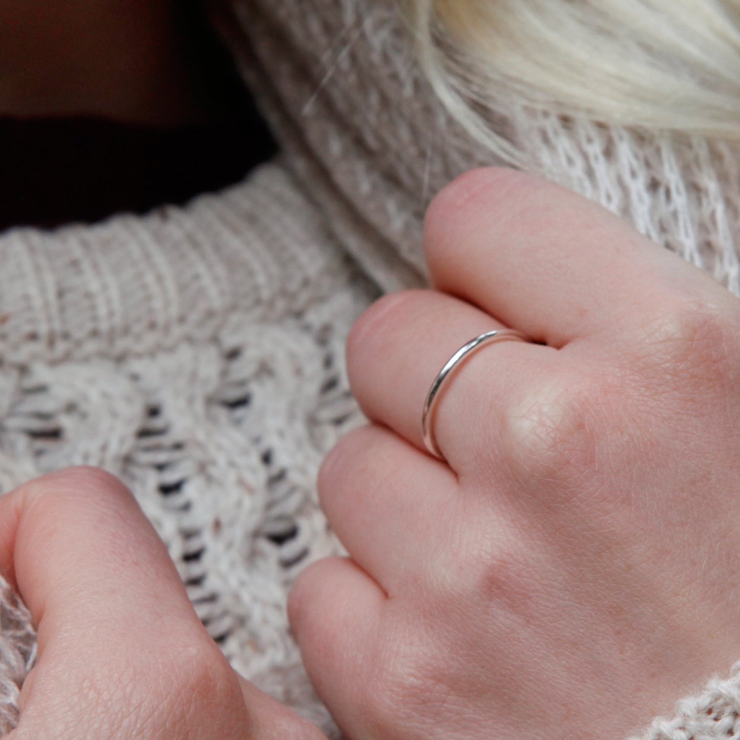 Elegant Band Ring in Sterling Silver - 1.5mm - Hammered or Smooth