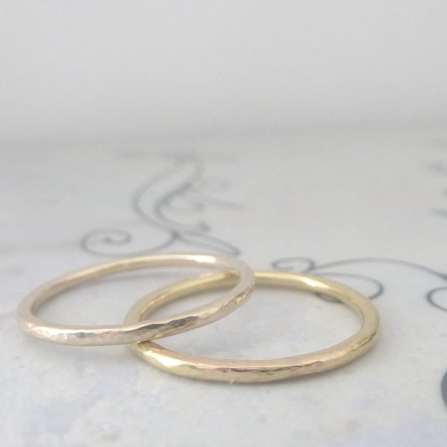 Elegant Band Ring in 9ct Gold - 1.5mm - yellow - Hammered or Smooth
