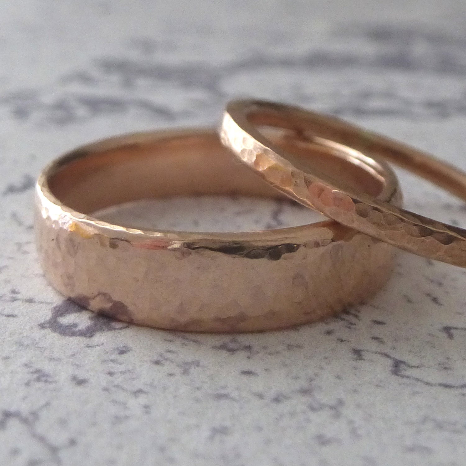 two 9ct rose gold hammered bands, one 5mm one 2mm