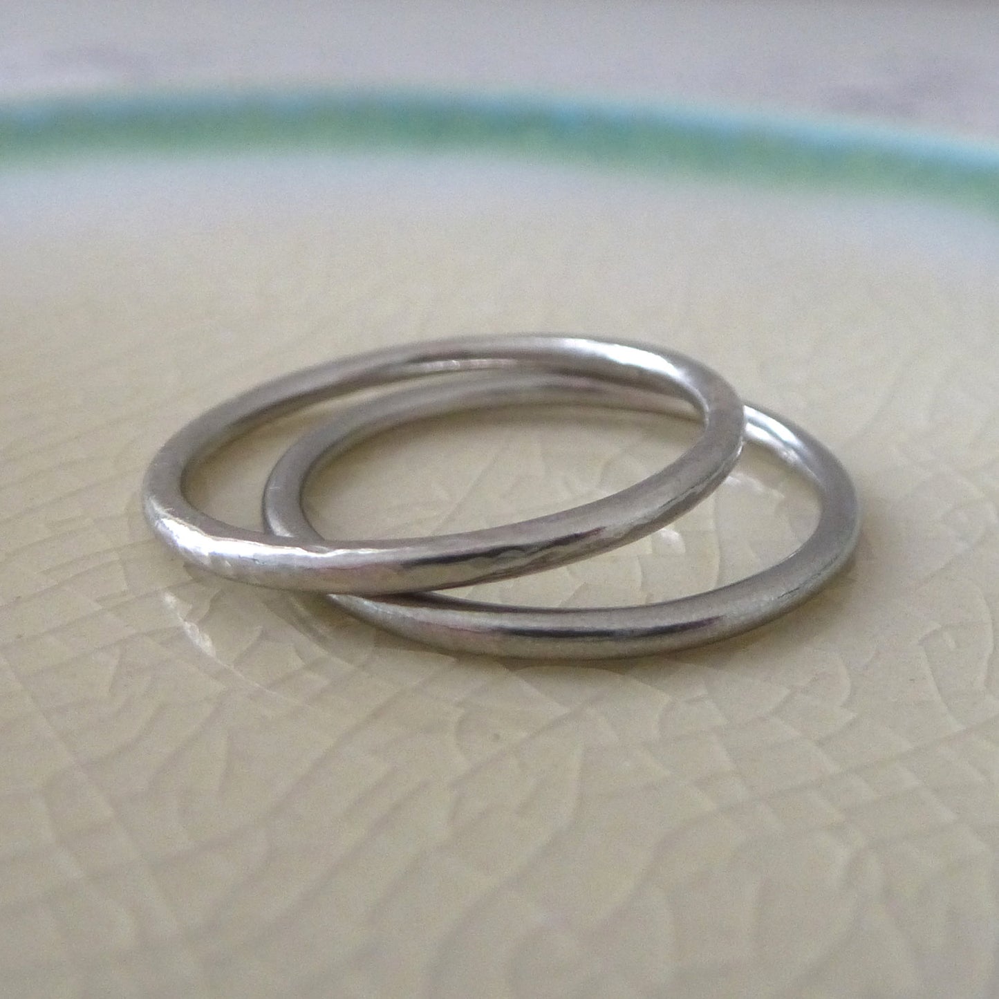 Elegant Band Ring in 18ct White Gold - 1.5mm - Hammered or Smooth