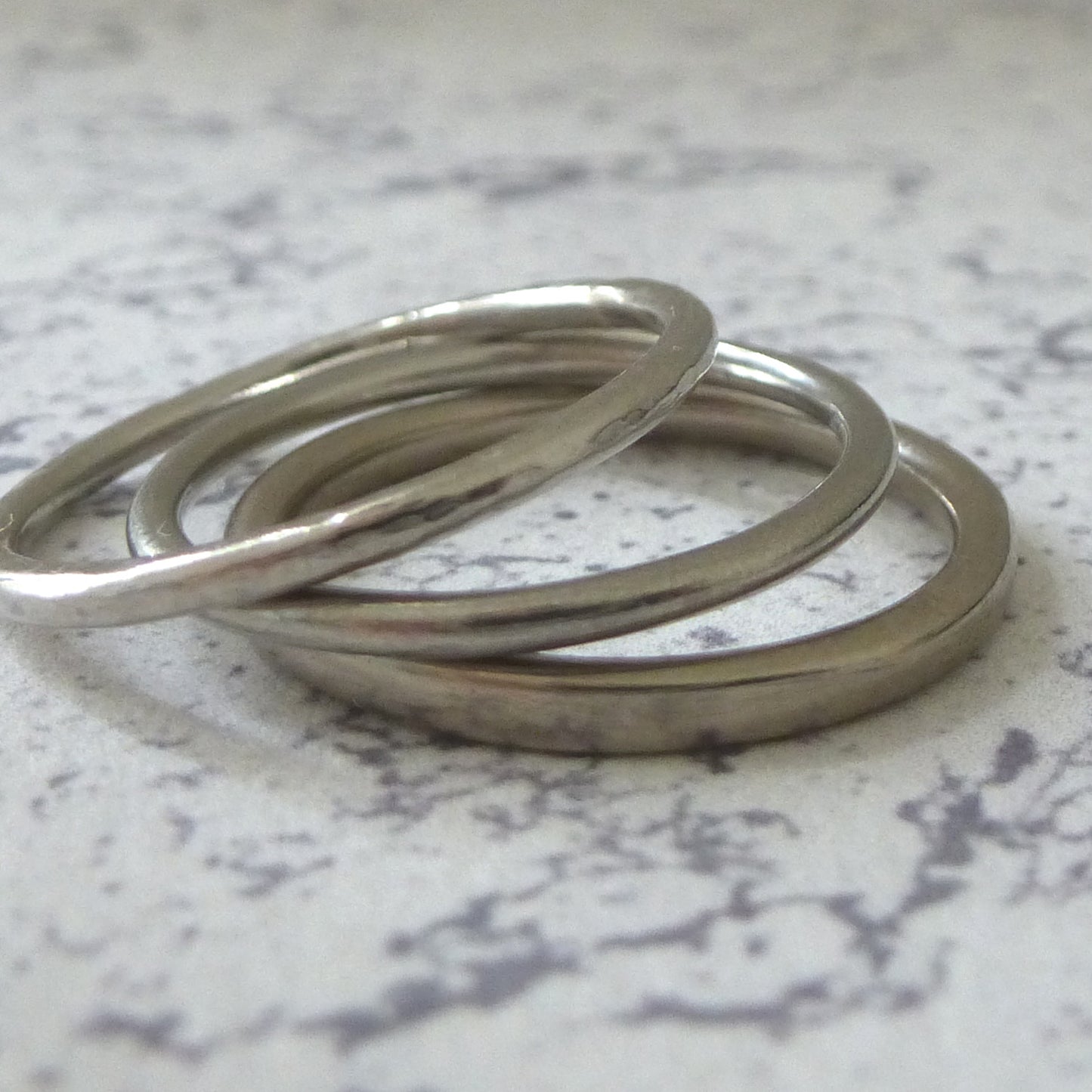 Elegant Band Ring in 18ct White Gold - 2mm - Hammered or Smooth